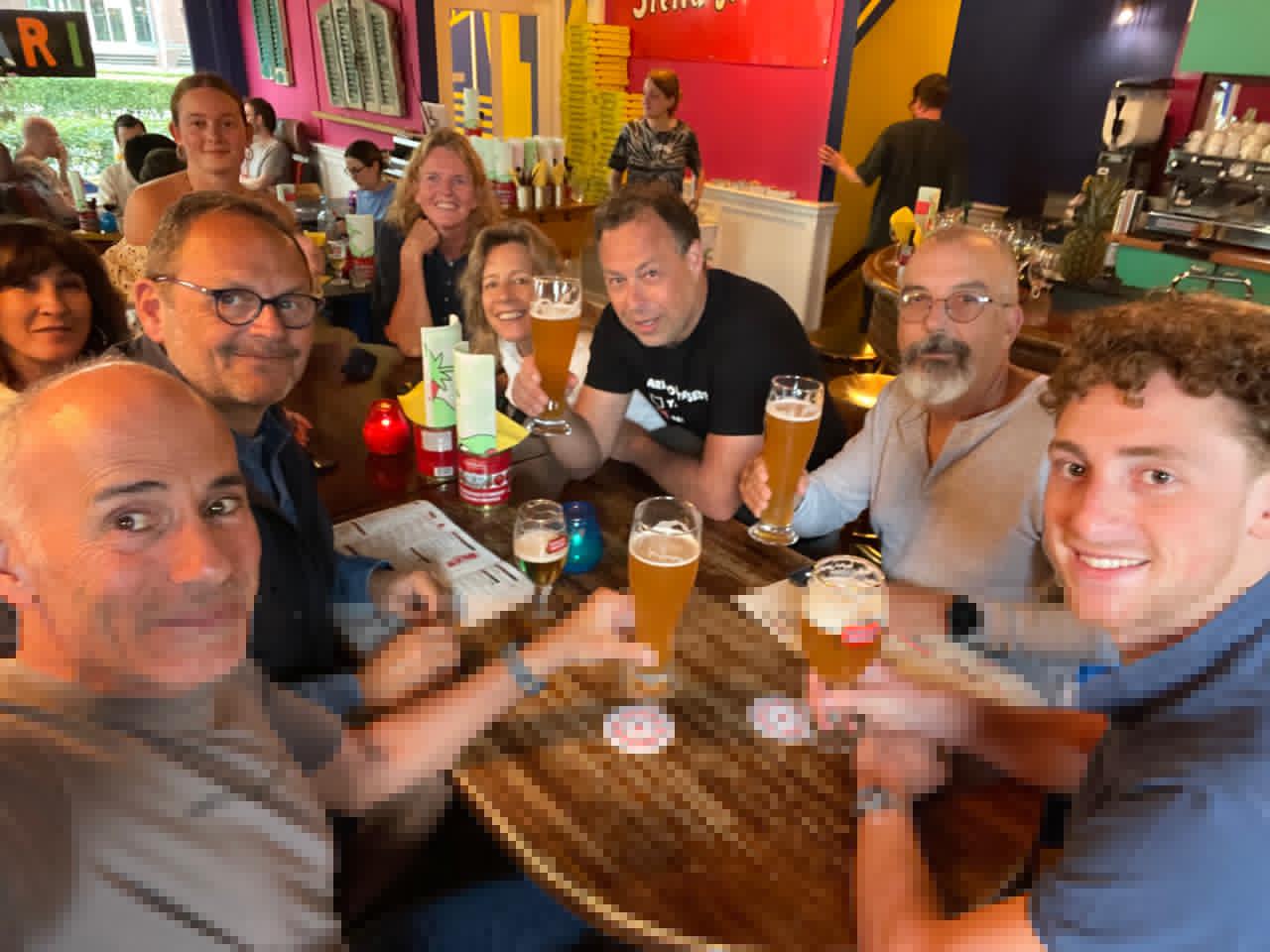 La bande au complet.